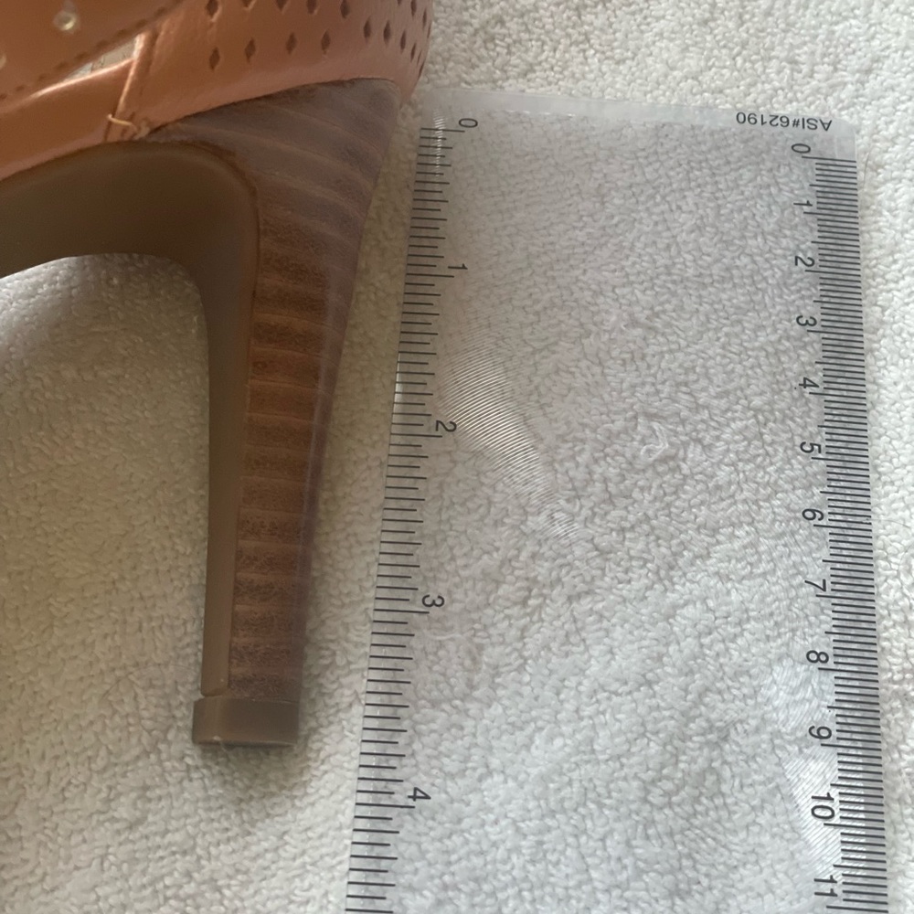 Shoes - Picture 2 of 10